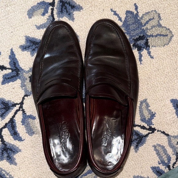 🤎Ferragamo🤎 GUC Men’s Classic Mahogany Brown Penny Loafer. Size 9.5/2E.